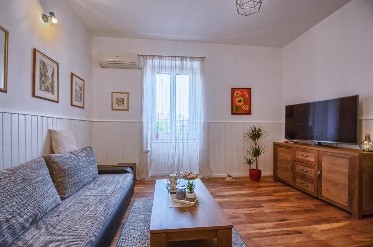 City Apartment Todor Pula Exterior foto
